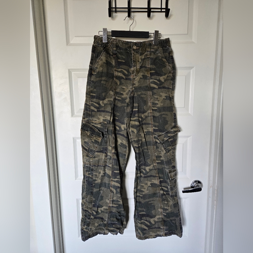 BDG Y2K-Inspired Cargo Pants - Size Medium